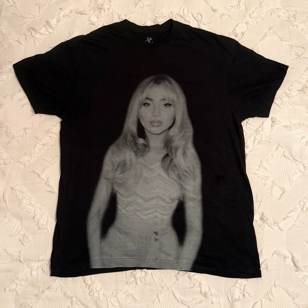 Sabrina Carpenter Unisex Graphic T-Shirt
